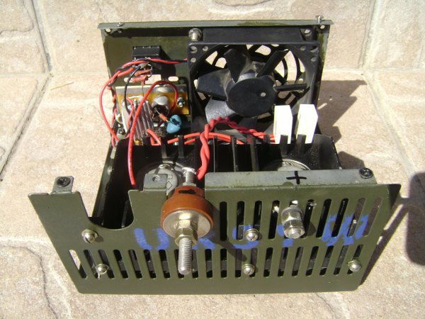 Имитатор автомобильного аккумулятора для проверки зарядных устройств