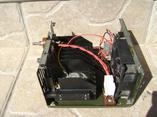 Имитатор автомобильного аккумулятора для проверки зарядных устройств