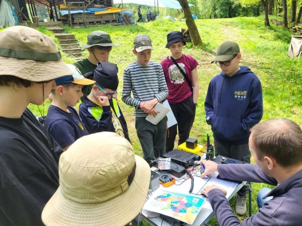 Практичні заняття з радіозв'язку на таборі українського Пласту в Чехії