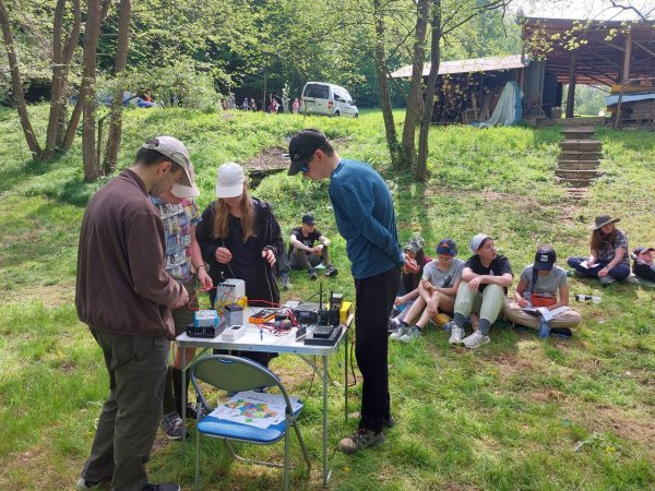 Практичні заняття з радіозв'язку на таборі українського Пласту в Чехії